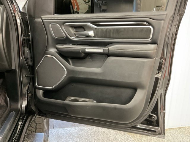 2019 Ram 1500 Pickup-V8 Crew Cab Laramie 4WD - Image 26