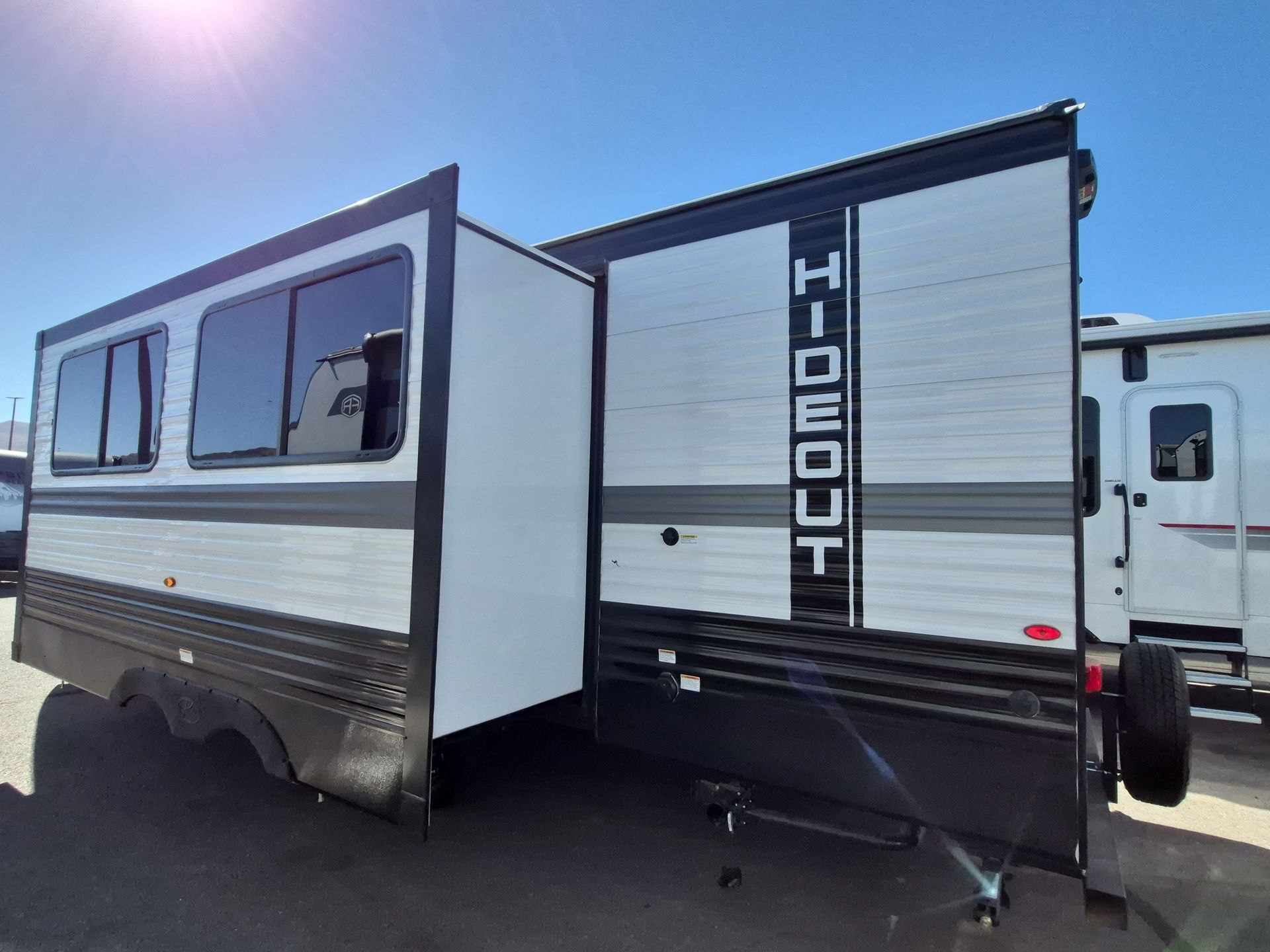 2025 Keystone Hideout Sport 269DB - Image 5