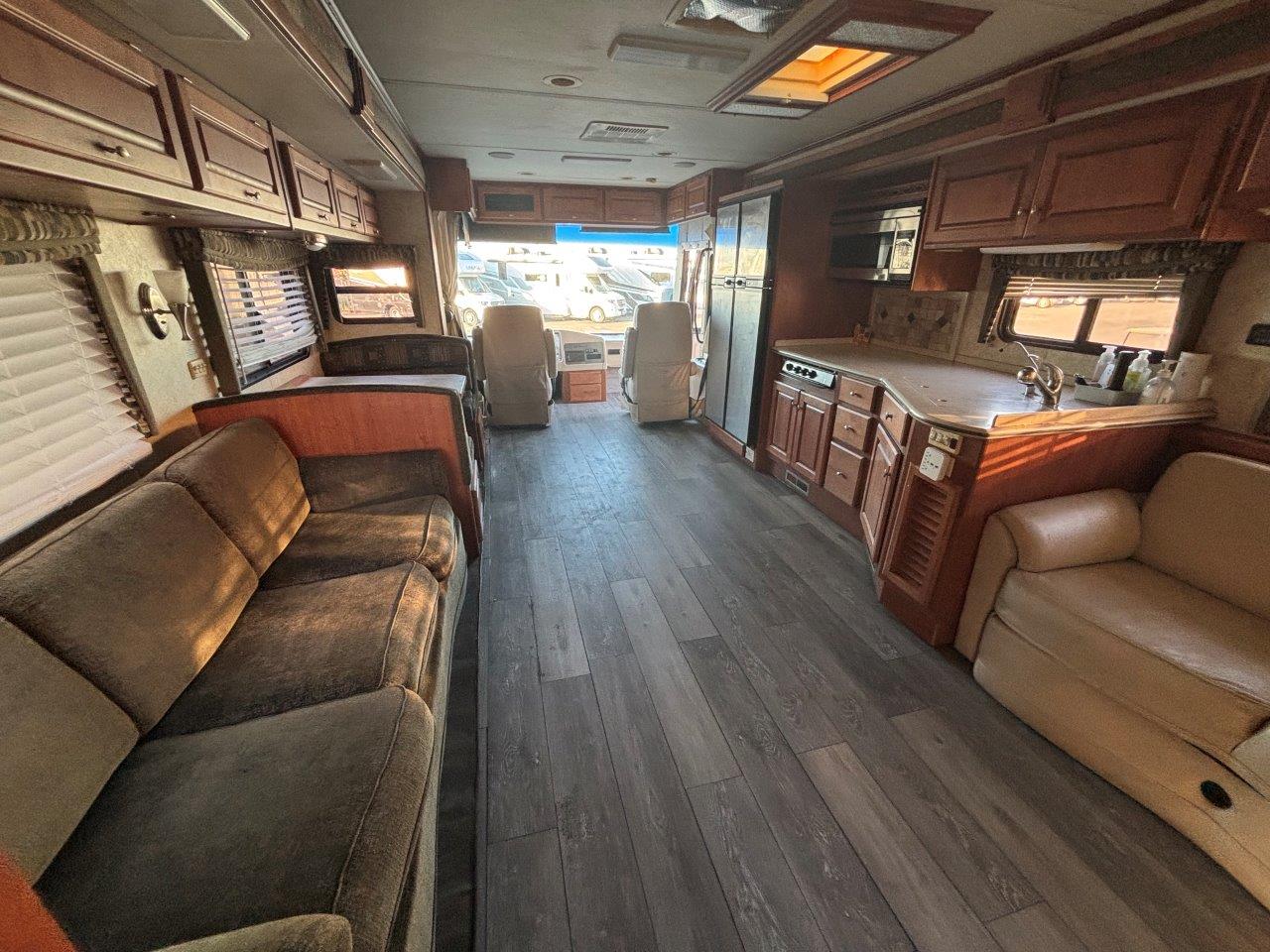 2007 Monaco RV Knight 38PDQ - Image 8