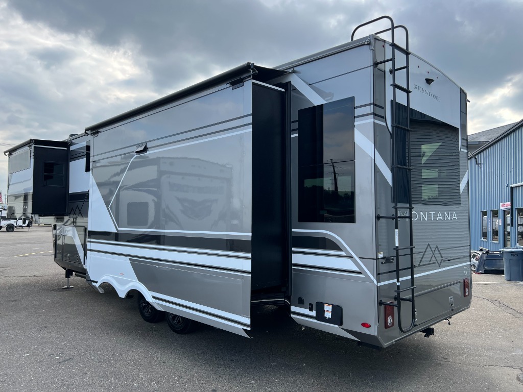 2027 Montana 3100RL - Image 2