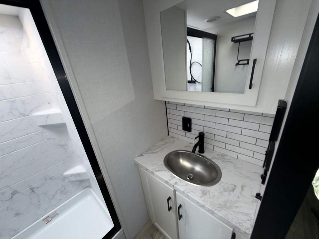 2026 VENTURE RV SPORTTREK 303VIK - Image 28