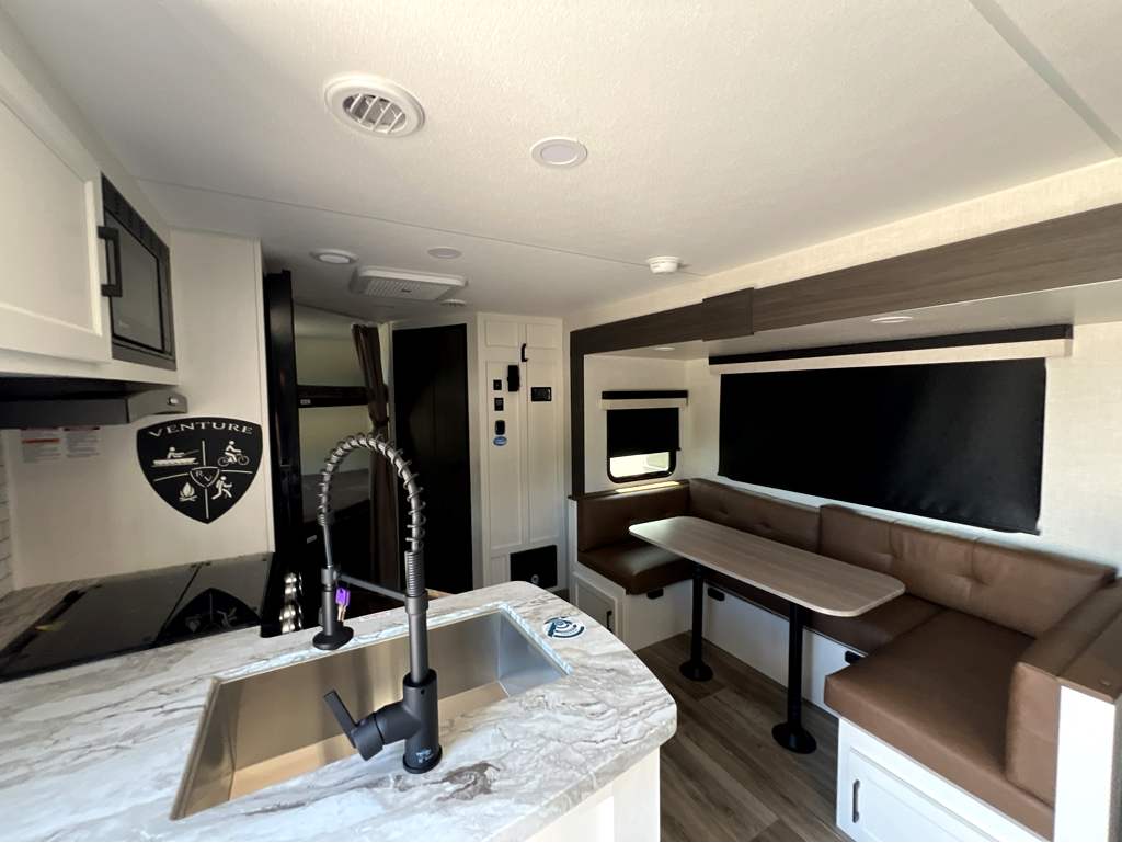 2026 VENTURE RV STRATUS 211VBH - Image 6