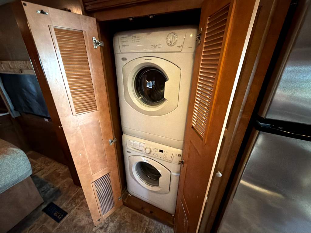 2014 THOR MOTOR COACH PALAZZO 33.2 - Image 16
