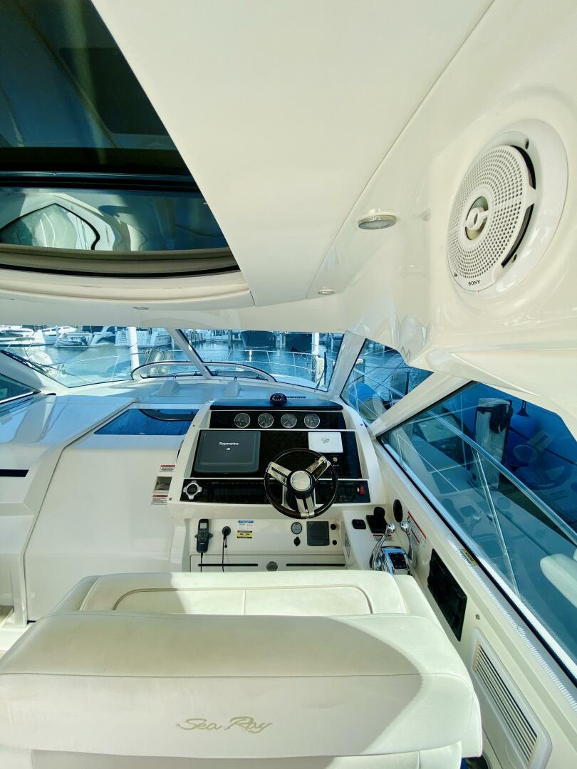 2010 Sea Ray 450 Sundancer - Image 23