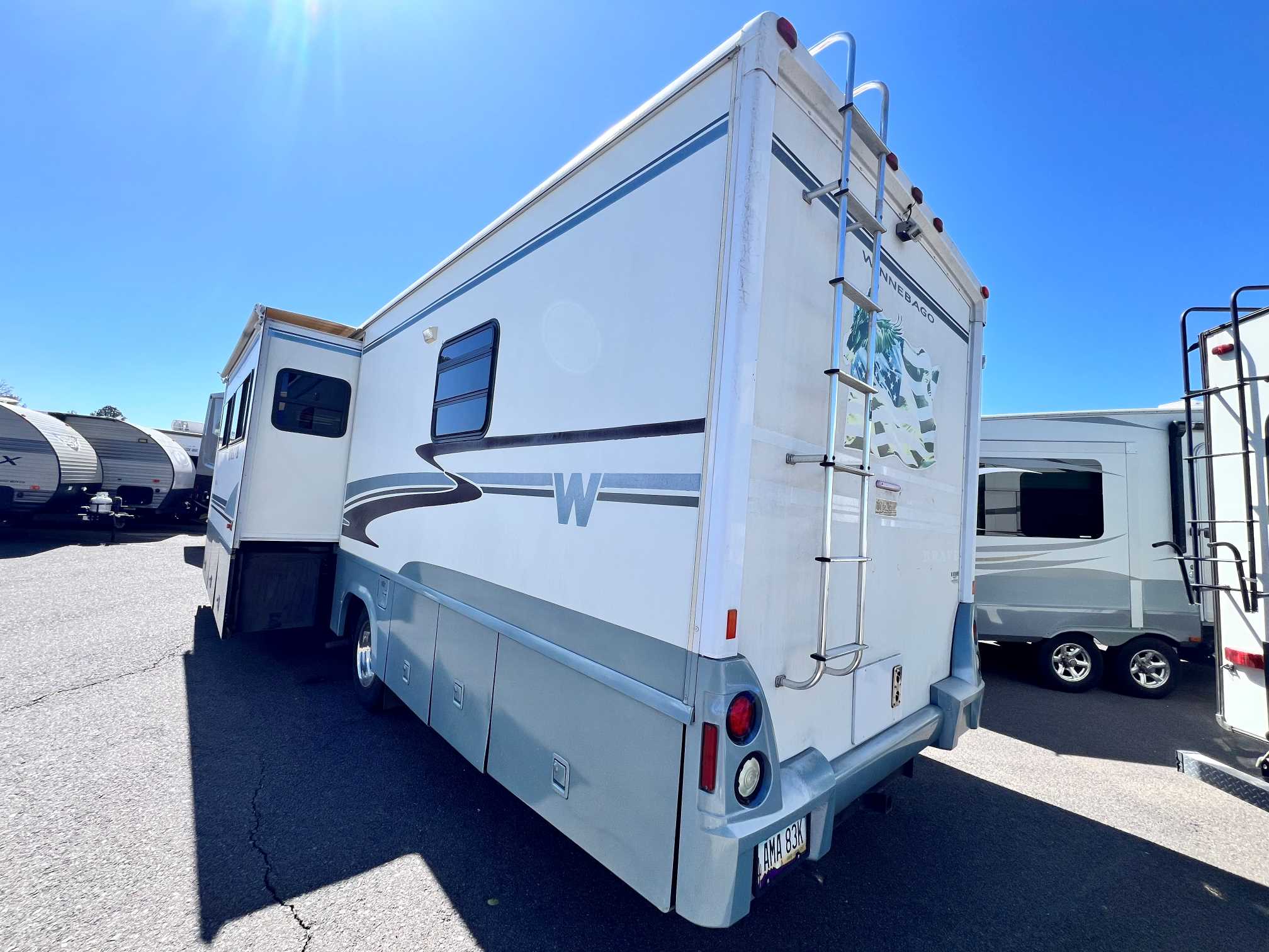 2004 Winnebago Brave 32V - Image 4
