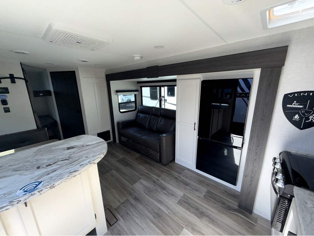 2026 VENTURE RV STRATUS 302VBH - Image 9