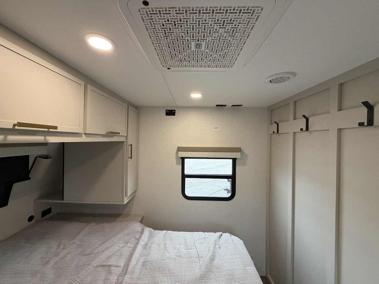 2027 VENTURE RV STRATUS 261VRB - Image 44