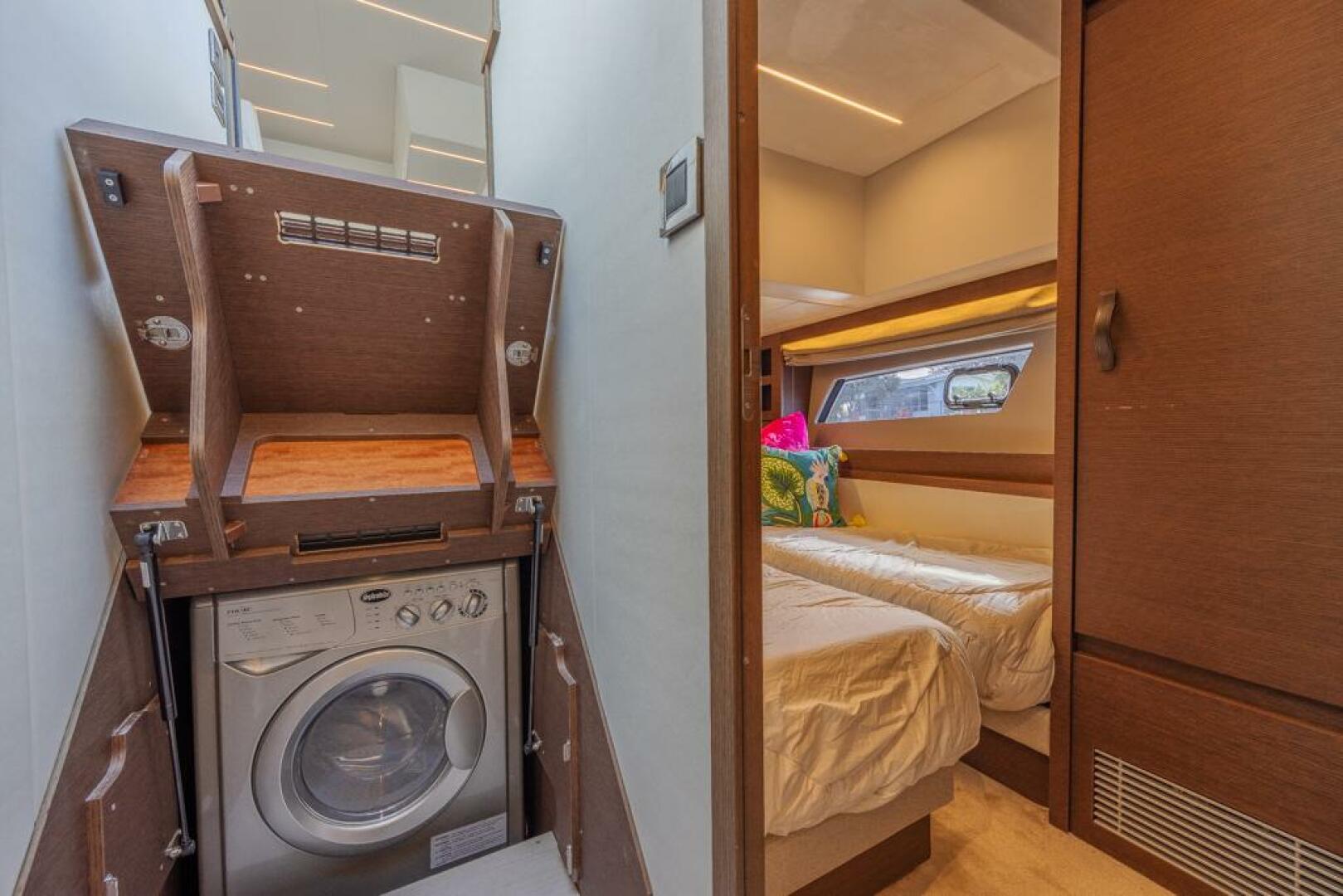 2021 Prestige 520 Flybridge - Image 49