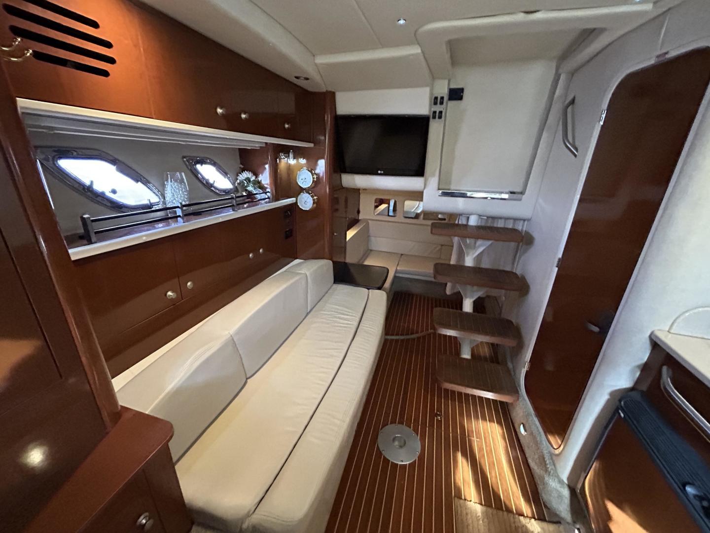 2009 Sea Ray 310 Sundancer - Image 9