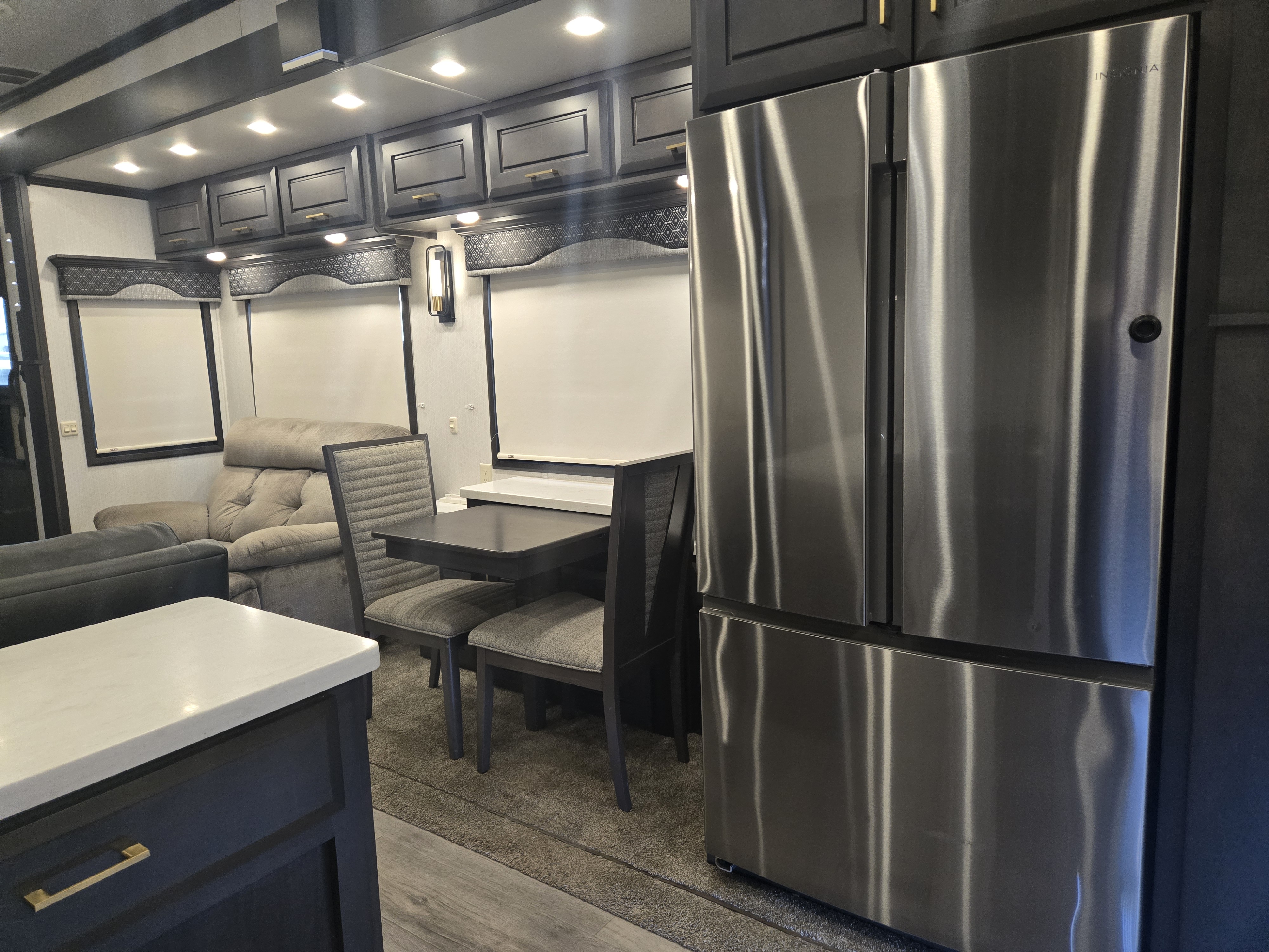 2021 DRV Mobile Suites 41RKDB - Image 16