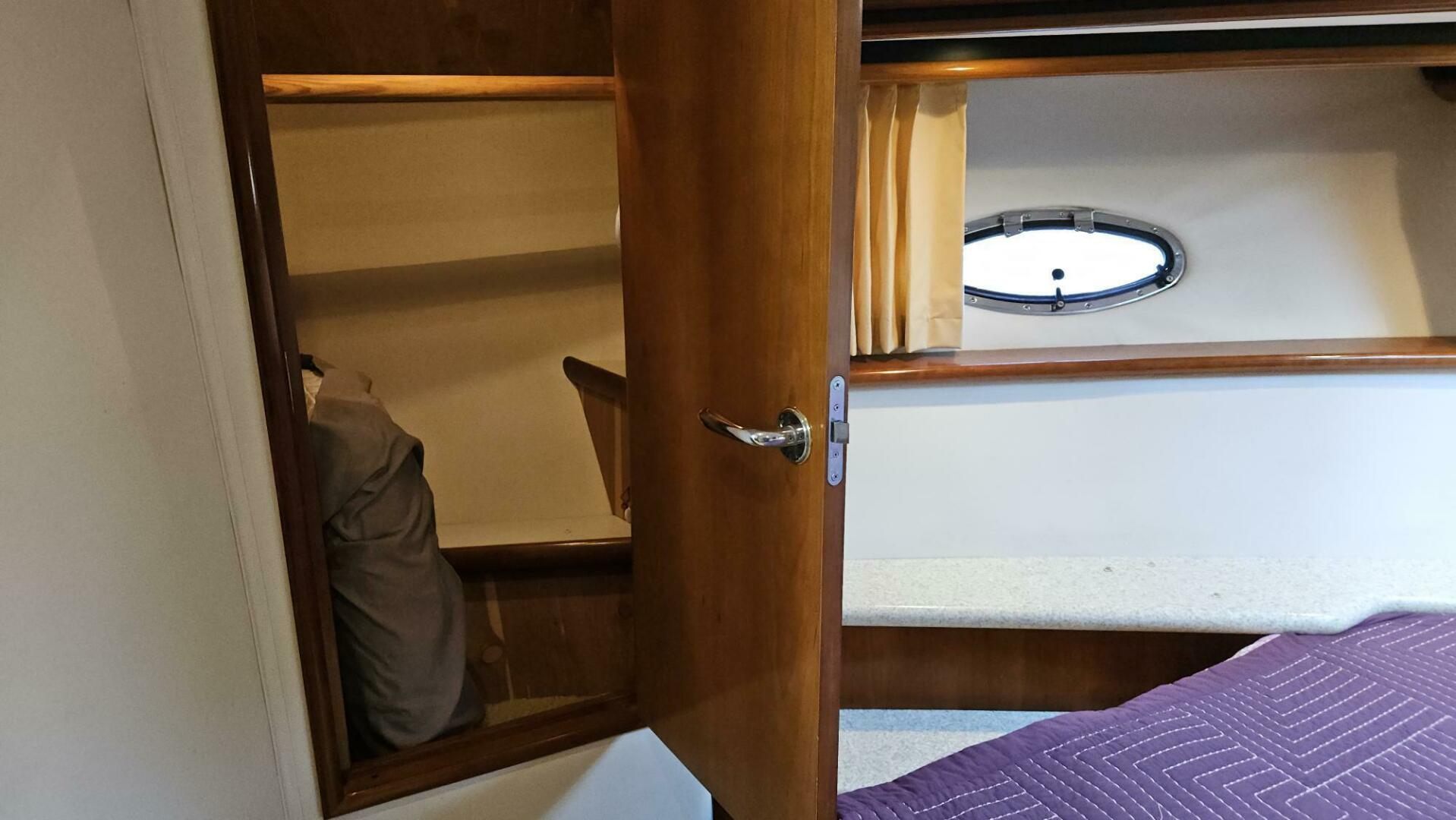 2000 Carver 450 Voyager - Image 23
