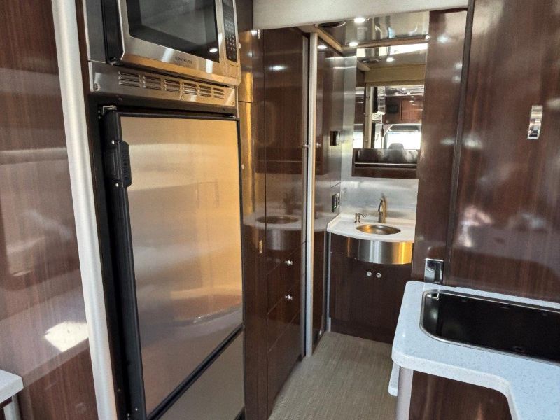 2019 Airstream Atlas Murphy Suite - Image 14