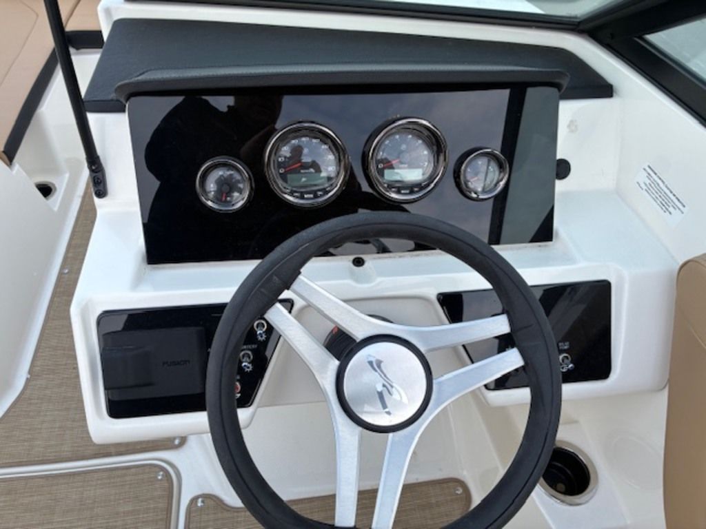 2023 Sea Ray SPX 190 Outboard - Image 15