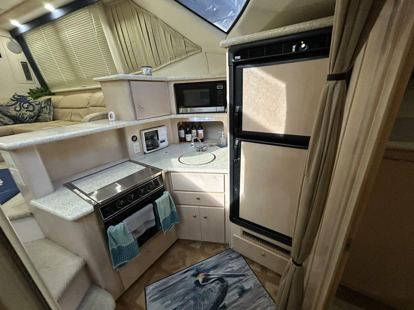 1999 Carver 40 Cockpit - Image 45