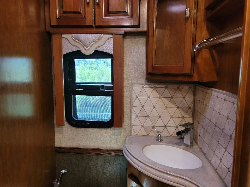 2016 Tiffin Allegro Bus 45 OP - Image 16