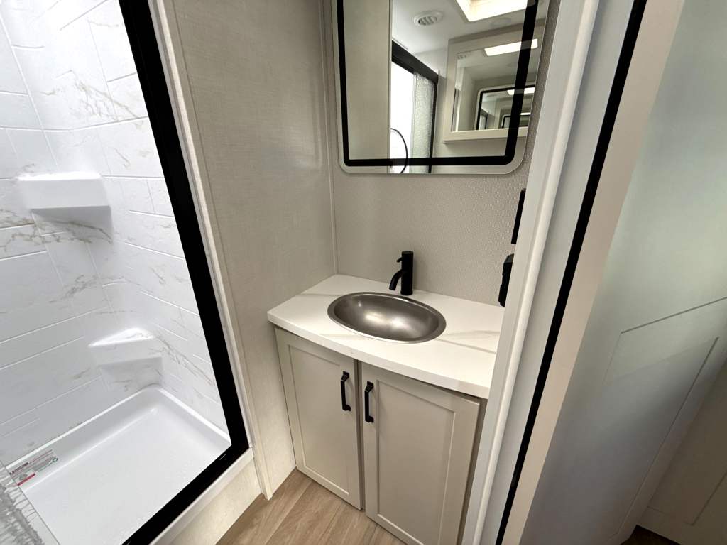 2027 VENTURE RV SPORTTREK 343VIK - Image 20