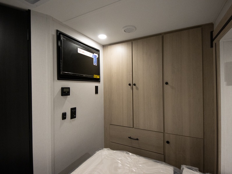 2025 Forest River Sunseeker 2400BDS - Image 16