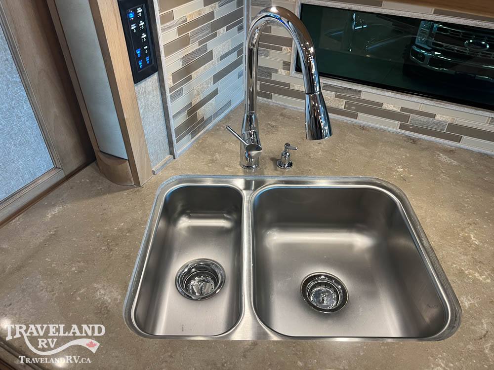 2019 Tiffin Phaeton 40 IH - Image 17