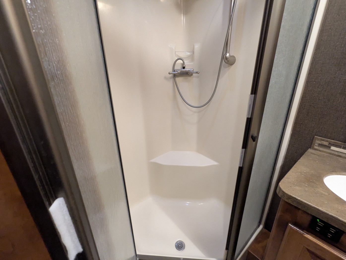 2016 Tiffin Allegro Red 38 QBA - Image 21