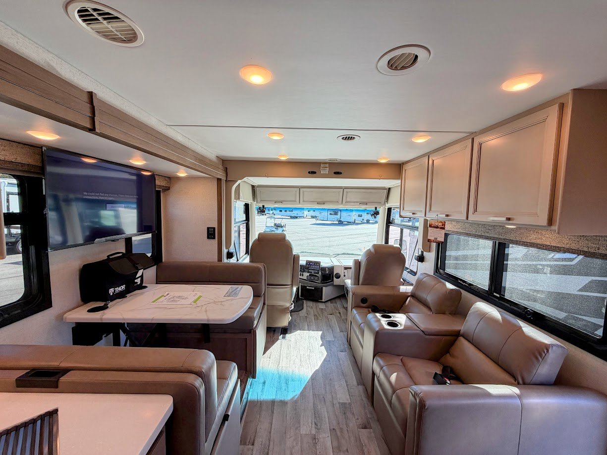 2026 THOR MOTOR COACH PALAZZO 33.5 - Image 6