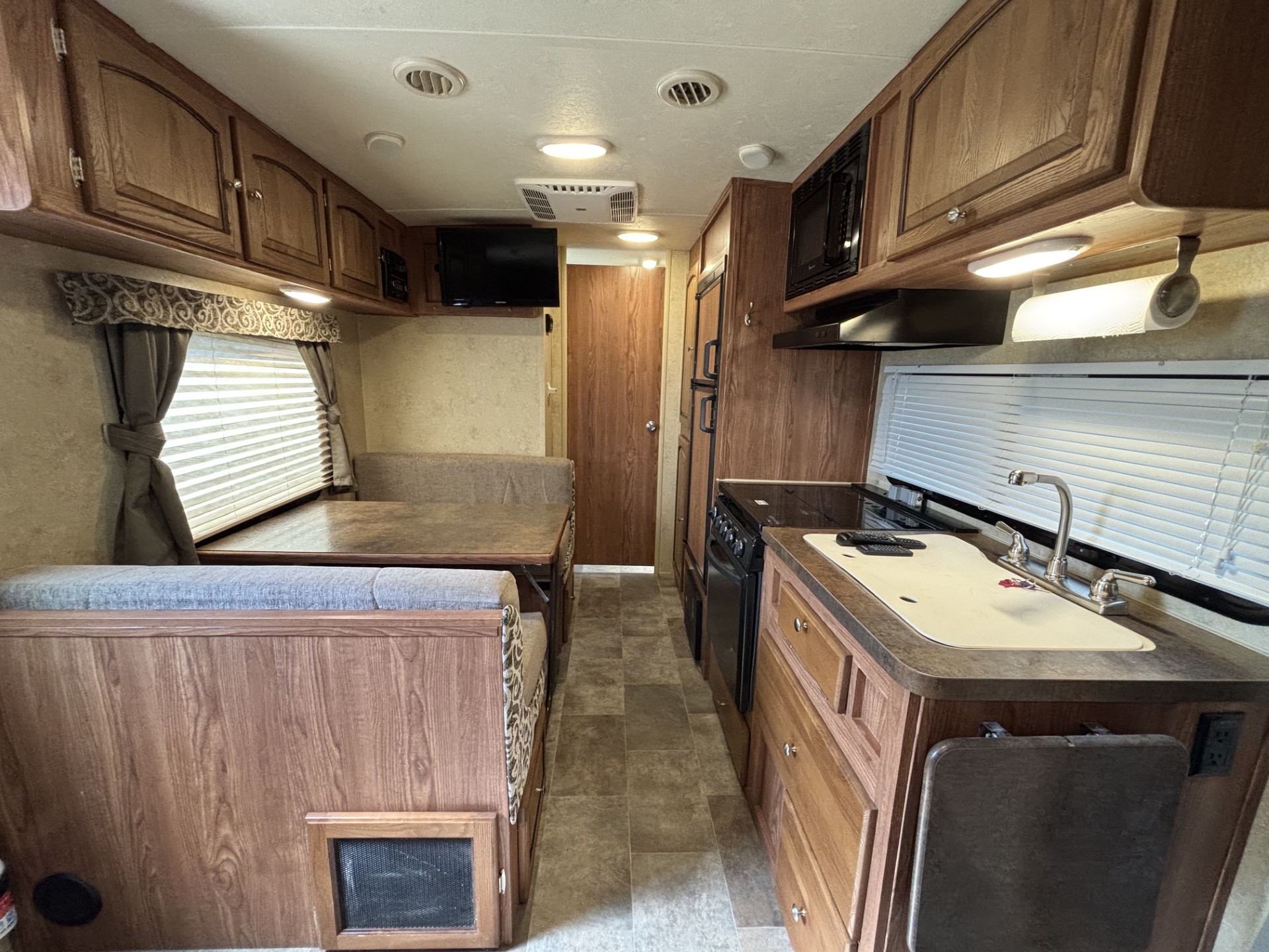 2016 Forest River Flagstaff Micro Lite 23FB - Image 10
