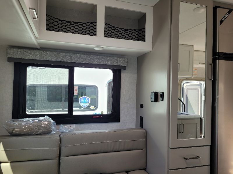 2026 Thor Motor Coach Four Winds Espec 19Z - Image 17