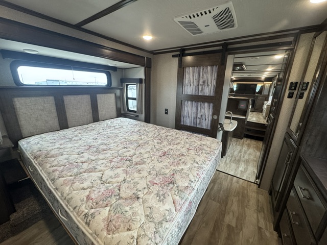 2020 Grand Design Solitude 380FL - Image 31