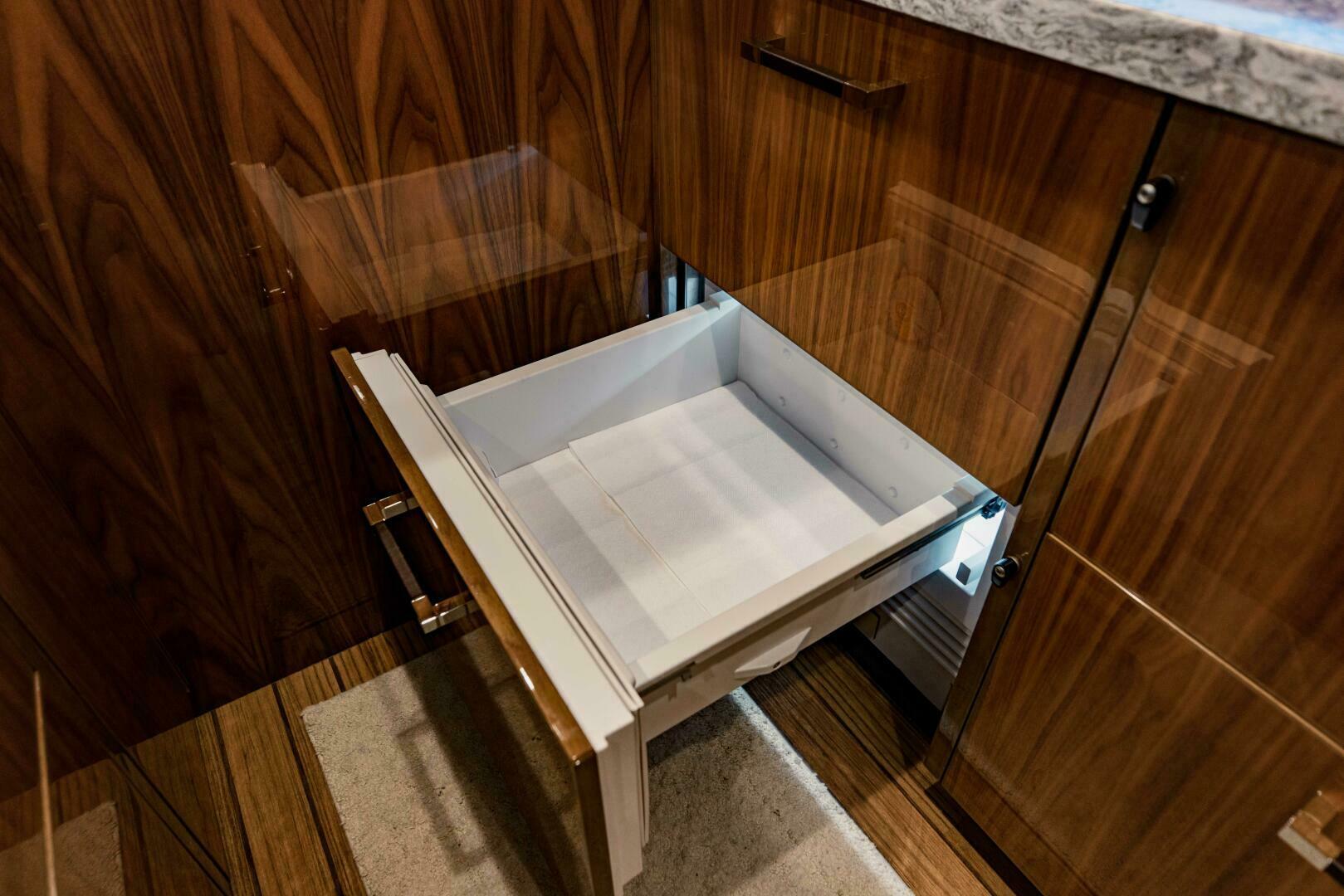 2020 Viking 72 Enclosed Bridge - Image 15
