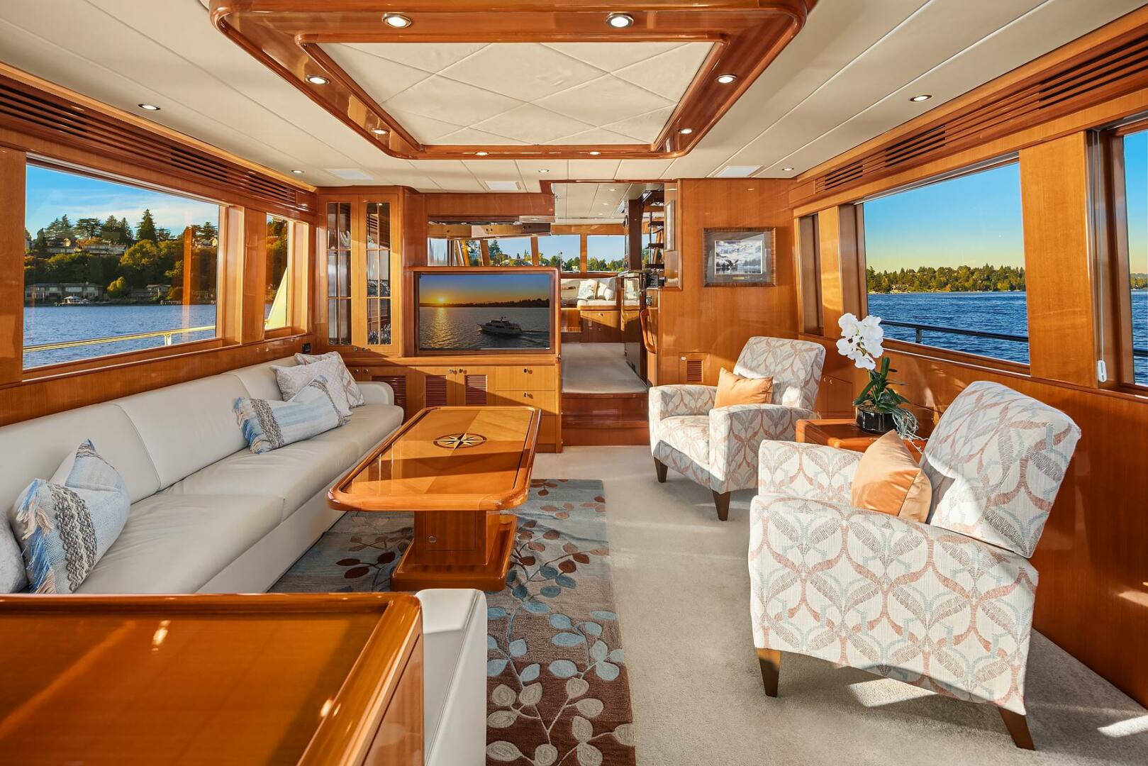 2014 Hampton 720 Skylounge LRC - Image 2