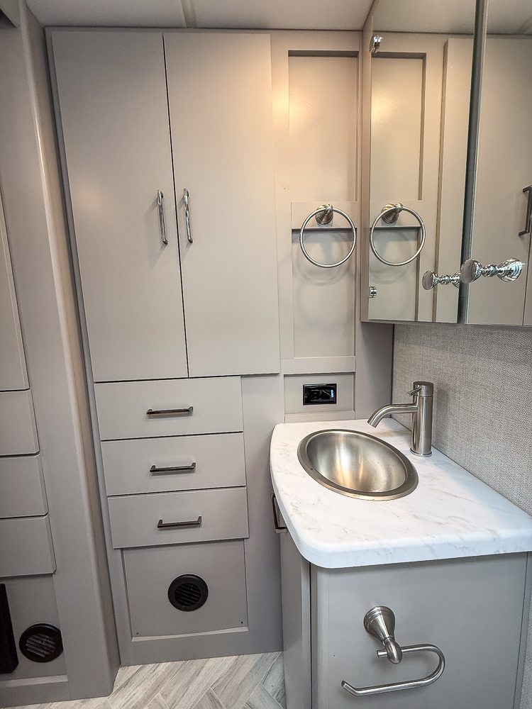 2025 THOR MOTORCOACH 24FB - Image 58