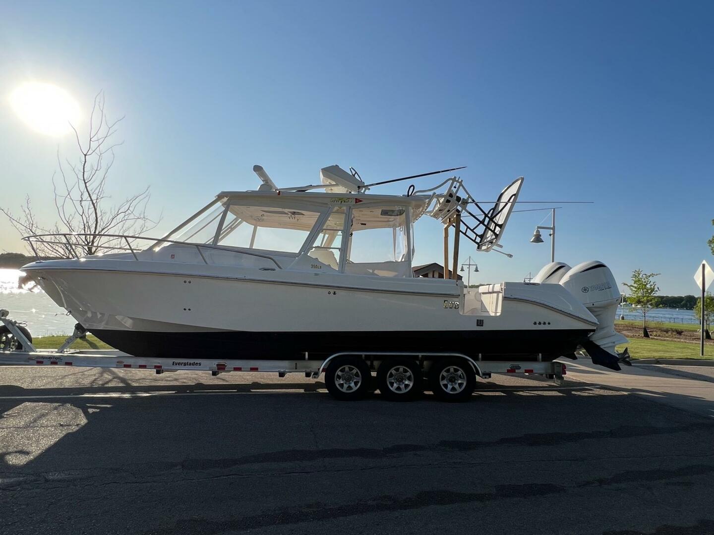 2012 Everglades 350 LX - Image 8