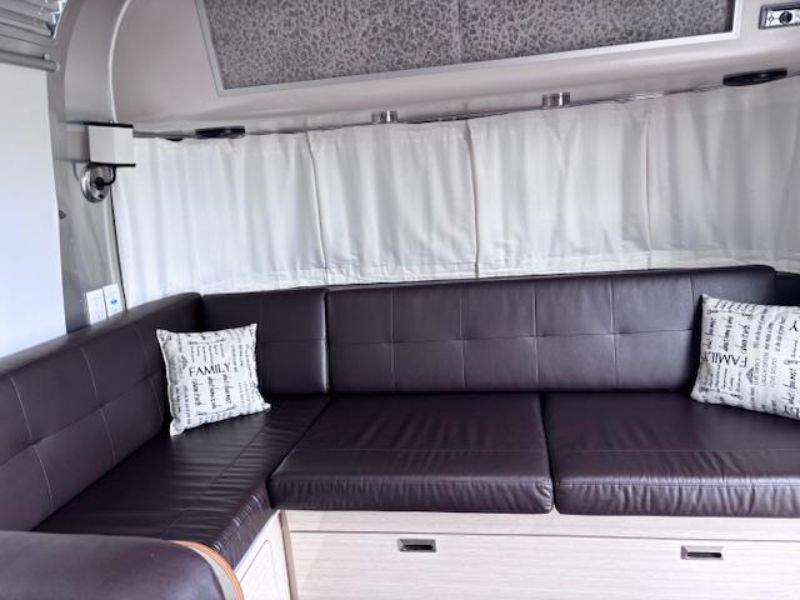 2017 Airstream International Serenity 30 - Image 6