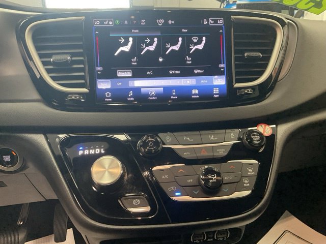 2025 Chrysler Pacifica Limited FWD - Image 16