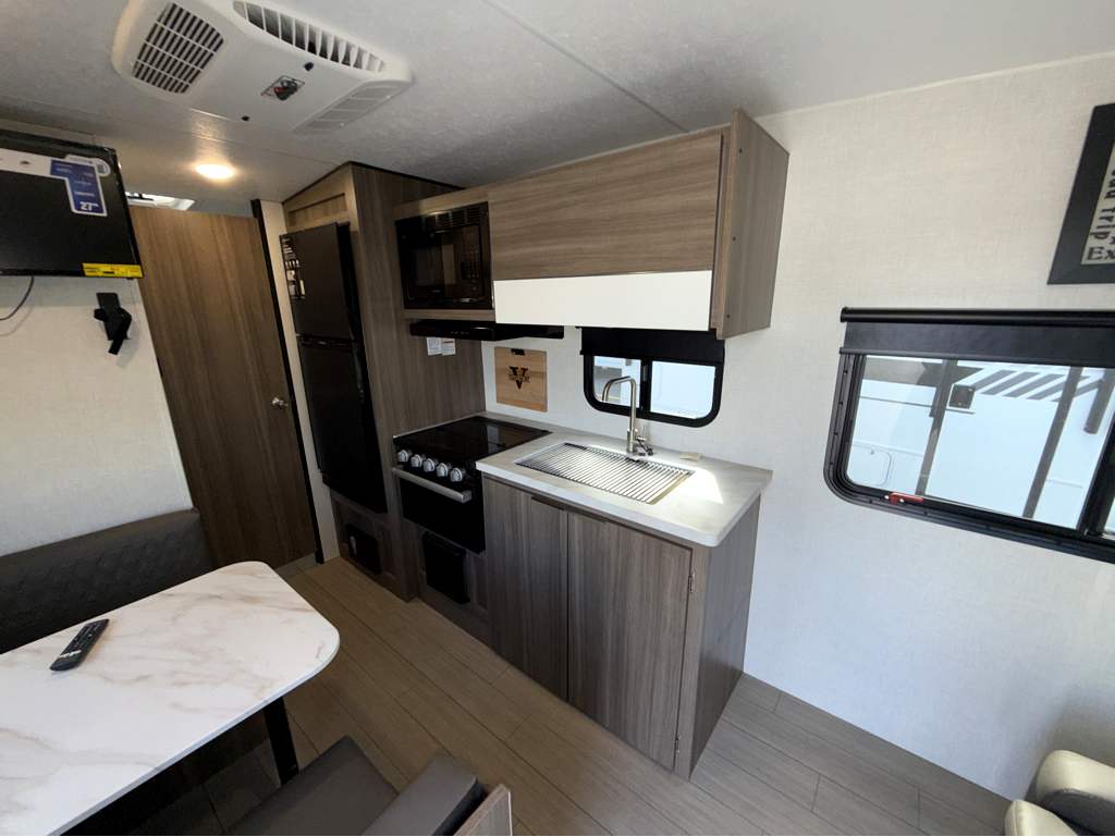 2024 VENTURE RV SONIC 190VRB - Image 11