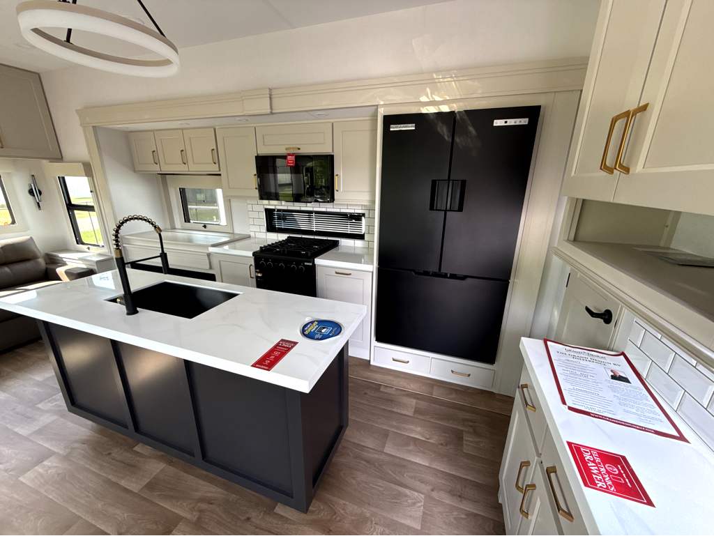 2027 GRAND DESIGN SOLITUDE 310GK - Image 8