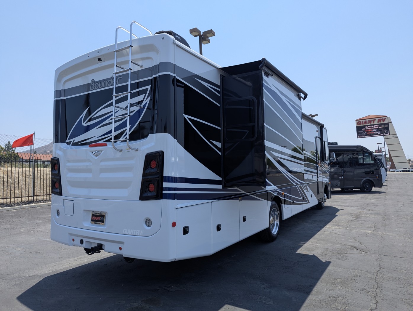 2026 Fleetwood Bounder 35K - Image 5
