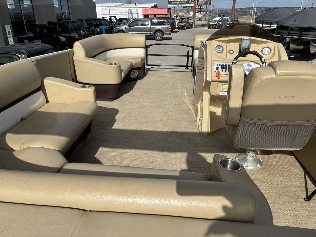 2015 Larson Escape 2200 RT - Image 29