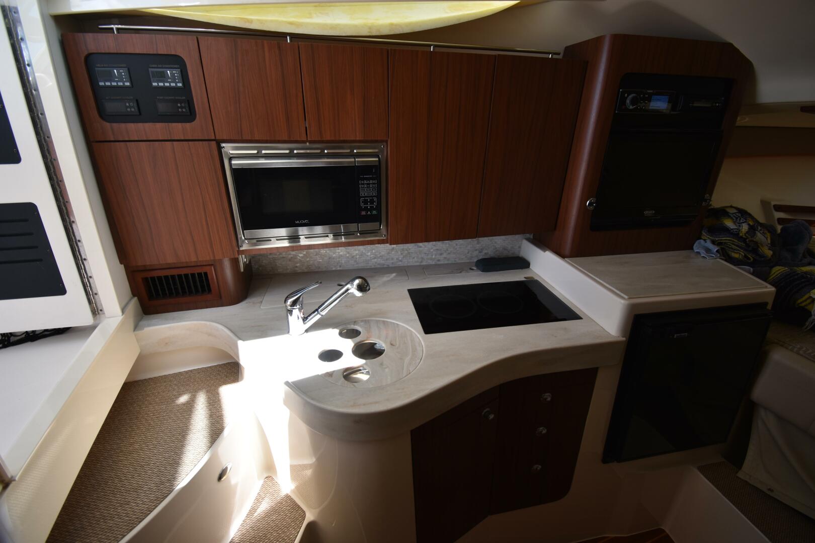 2016 Grady-White 330 Express - Image 23