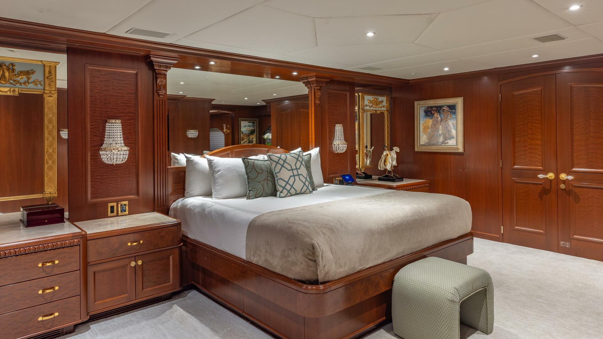 2001 Trinity Yachts Tri-Deck MY - Image 8