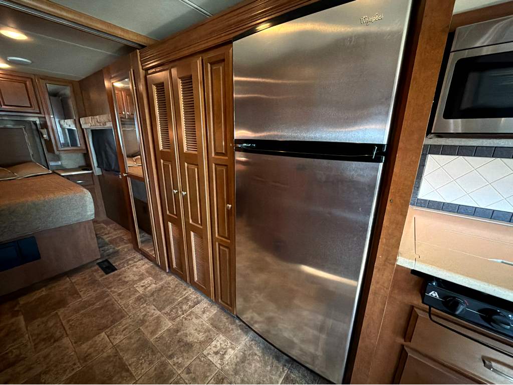 2014 THOR MOTOR COACH PALAZZO 33.2 - Image 15