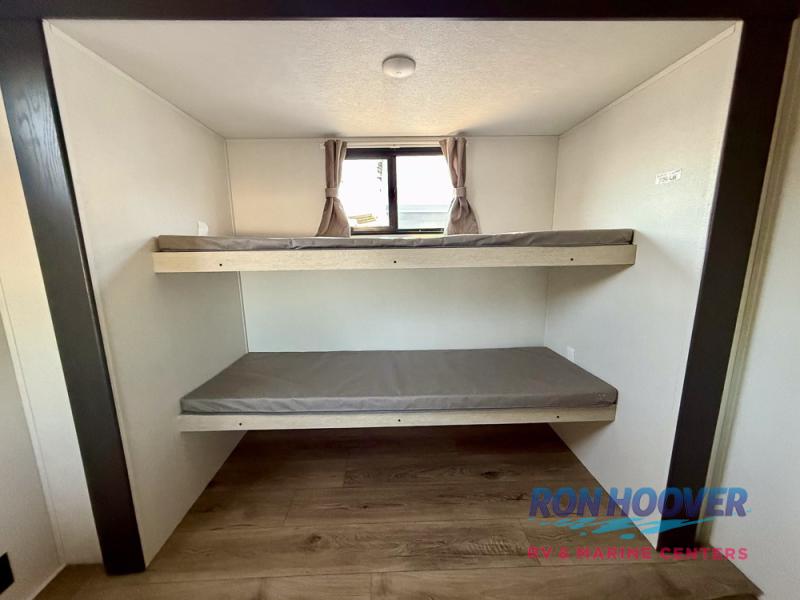 2025 FOREST RIVER 532BEDS - Image 21