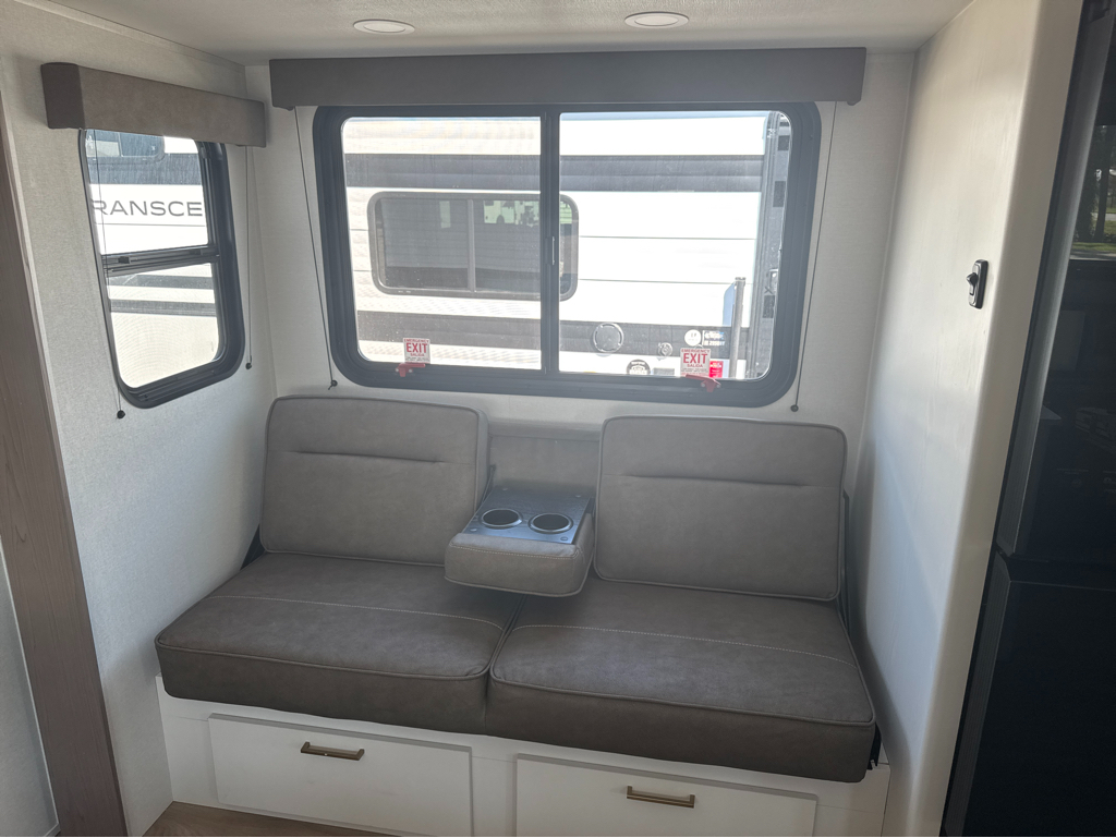 2027 GRAND DESIGN TRANSCEND 26BHX - Image 4