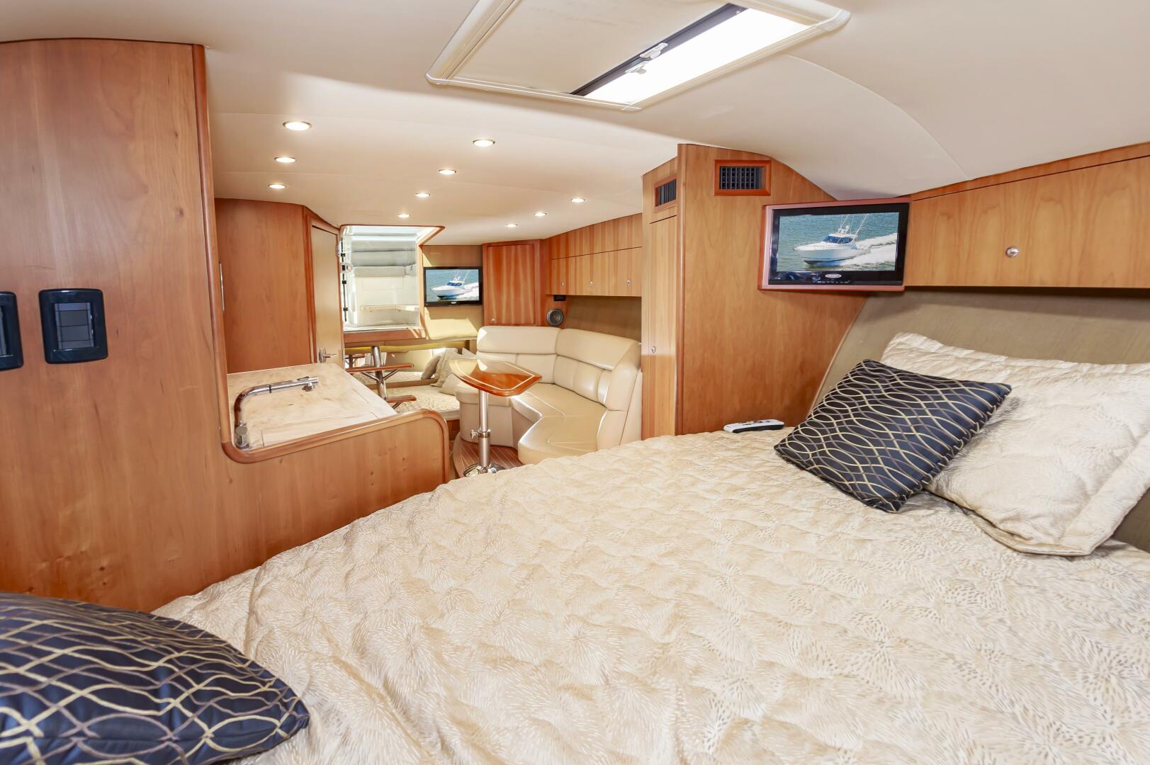 2014 Jupiter 41 Sport Bridge - Image 34