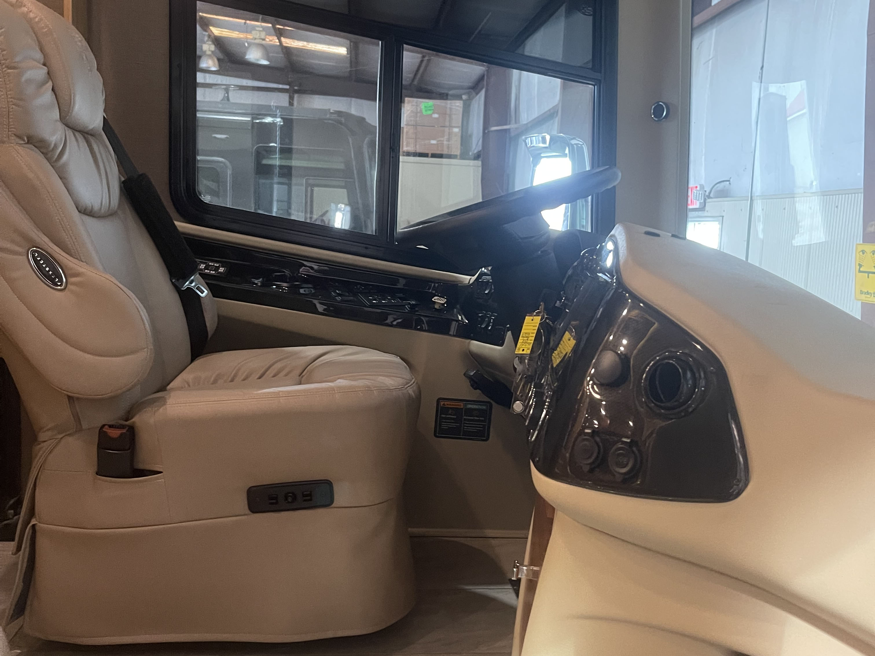 2018 TIFFIN PHAETON 40 QKH - Image 5