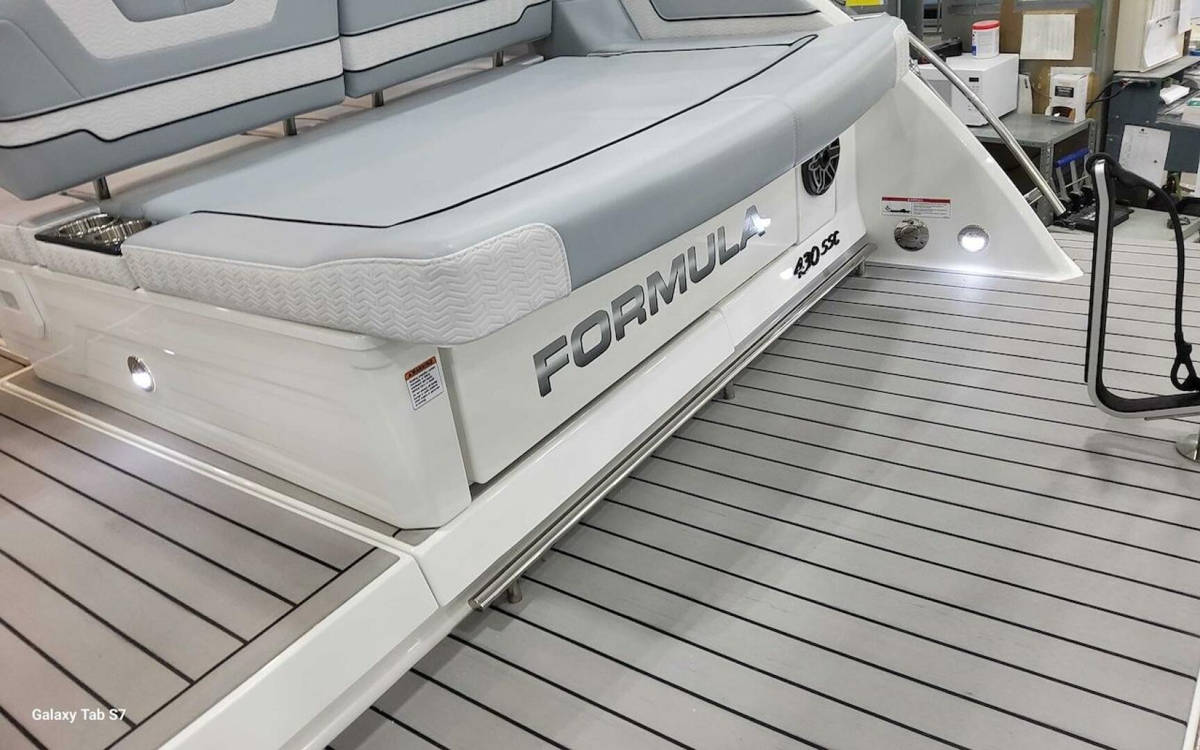 2024 Formula 430 Super Sport Crossover - Image 15