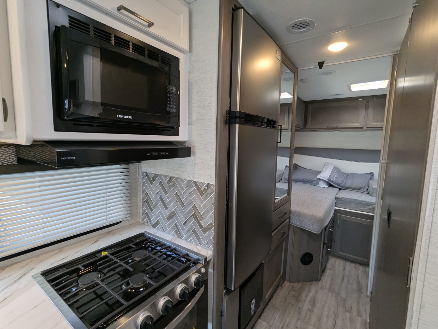 2025 Thor Motor Coach Four Winds 25V - Image 17