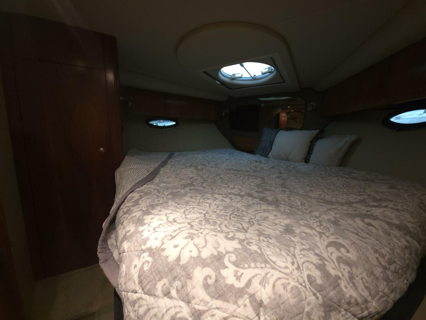 2008 Cruisers Yachts - Image 16