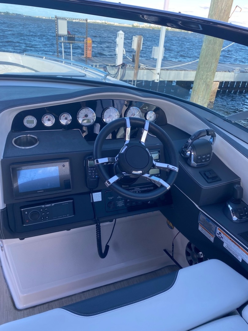 2016 Regal 3200 Bowrider - Image 8