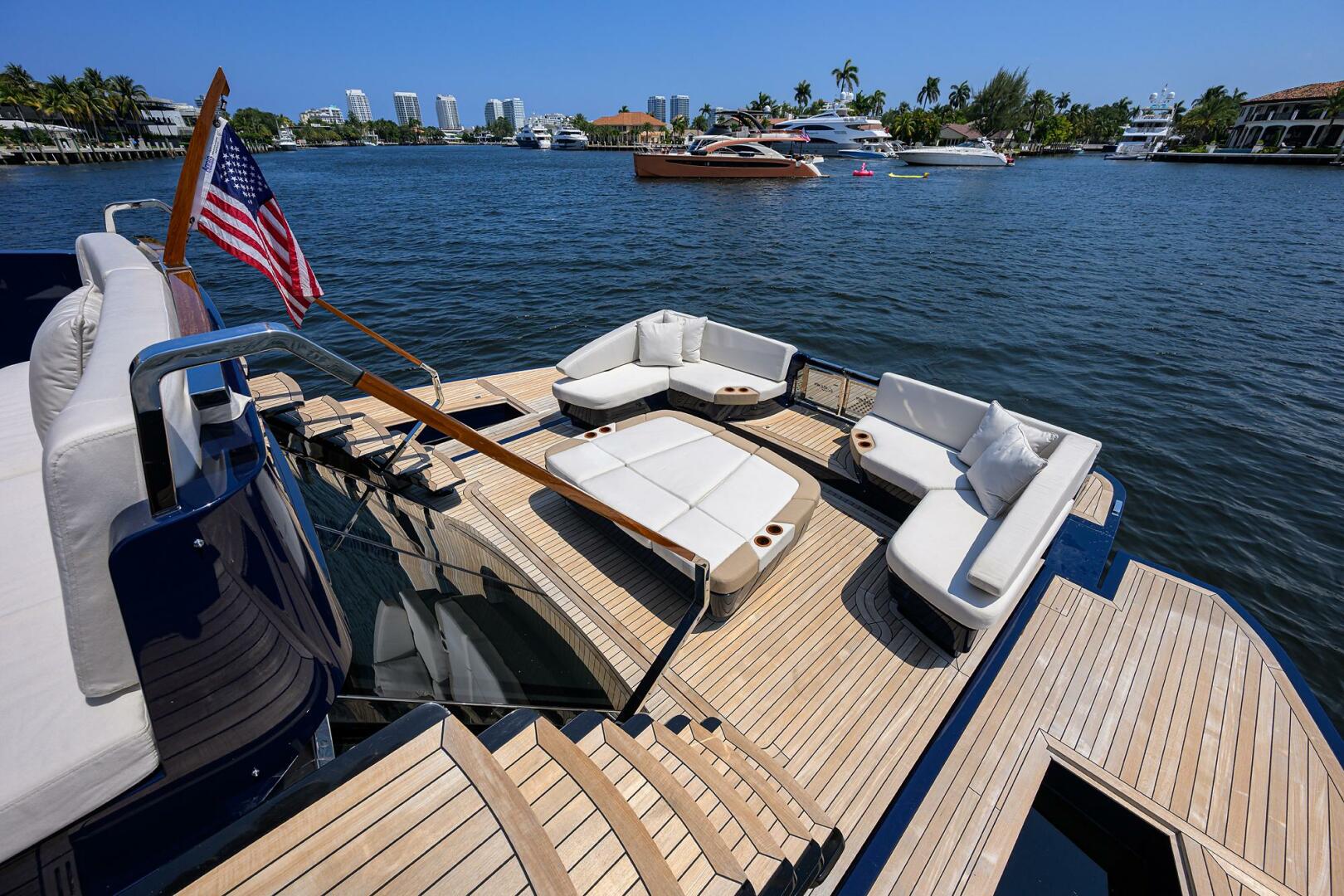 2023 Lazzara Yachts LSX 67 - Image 7