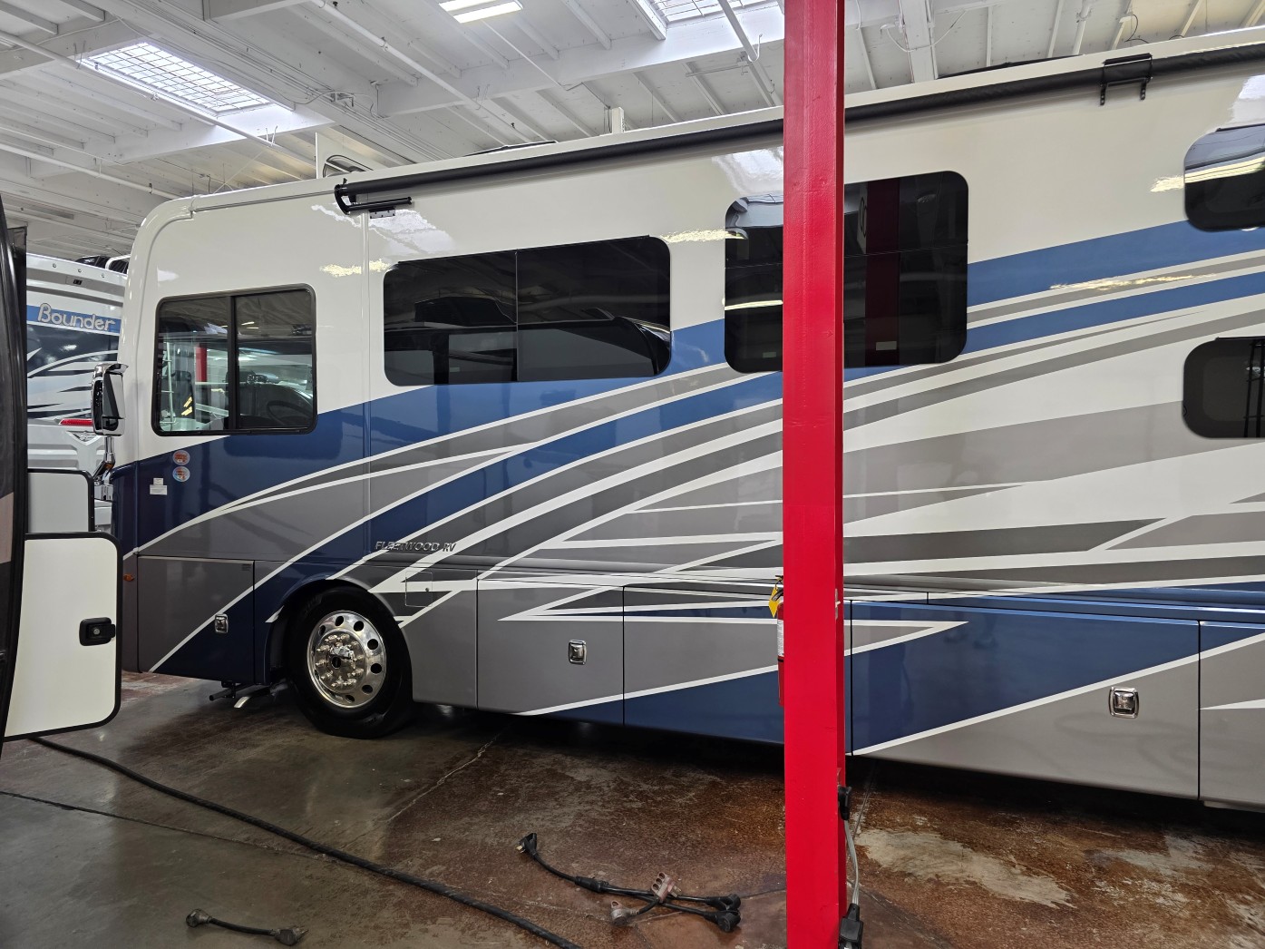2026 Fleetwood Discovery 38N - Image 7